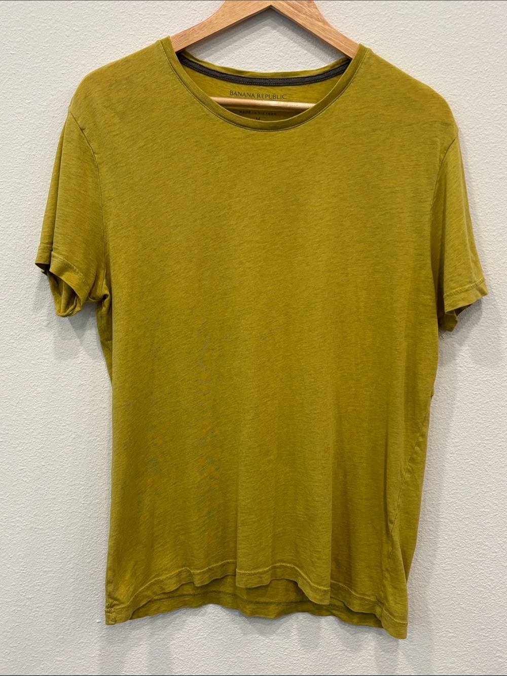 Banana Republic Men’s Olive Yellow Short-Sleeve Crew Tee Size M